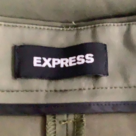 Express Olive Green Crop Pants With Side Pockets Size 6 (Preowned) like new! - Picture 5 of 5